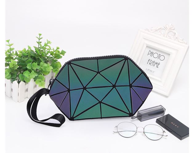Luminous Diamond-shaped Make-up Bag